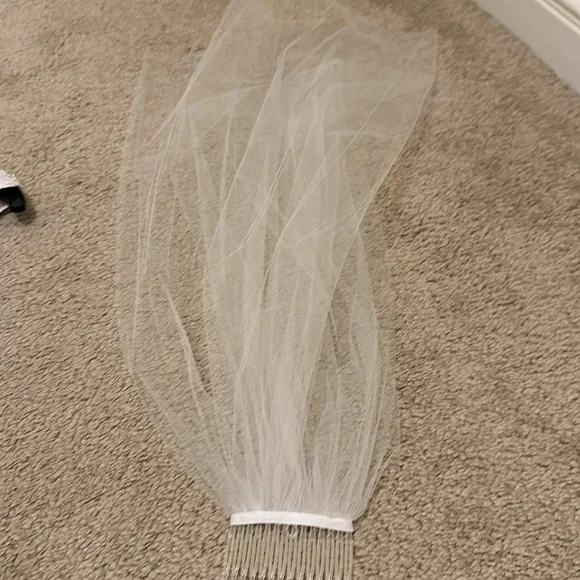 Gorgeous first holy communion dress size 6x and headband with veil - Picture 4 of 9